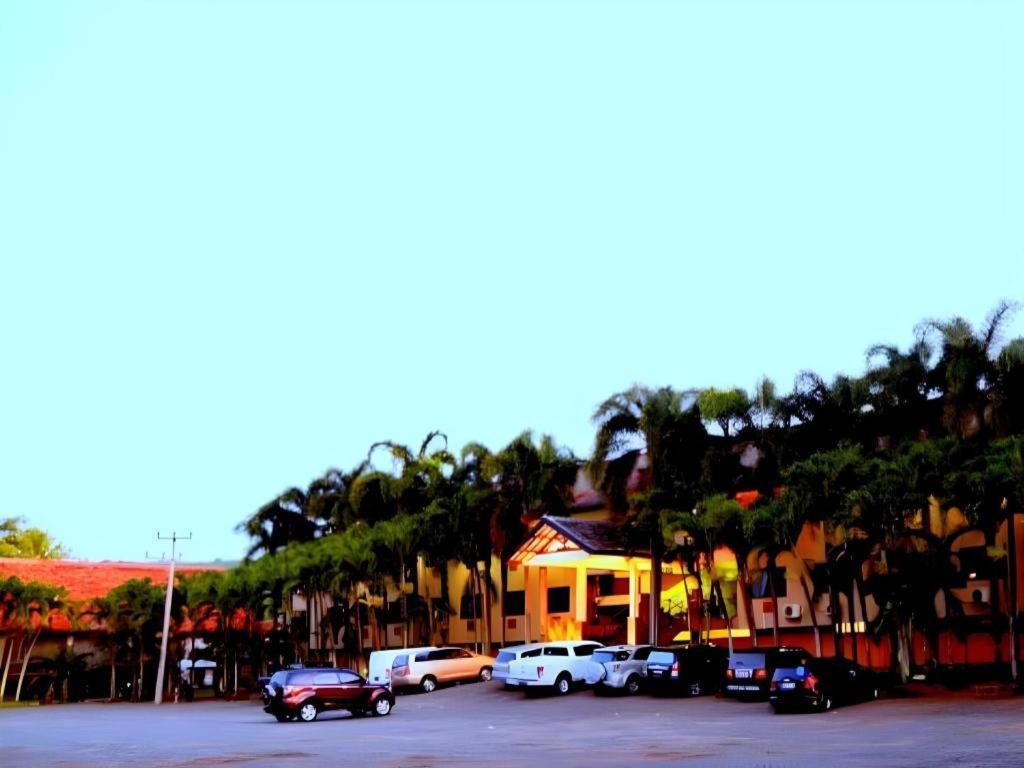 Augusta Pelabuhan Ratu Hotel Sukabumi Bagian luar foto