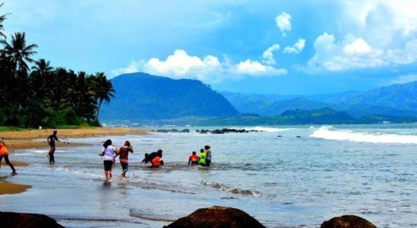 Augusta Pelabuhan Ratu Hotel Sukabumi Bagian luar foto