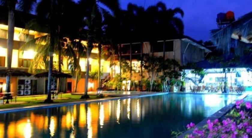 Augusta Pelabuhan Ratu Hotel Sukabumi Bagian luar foto