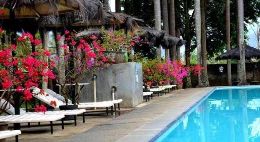 Augusta Pelabuhan Ratu Hotel Sukabumi Bagian luar foto