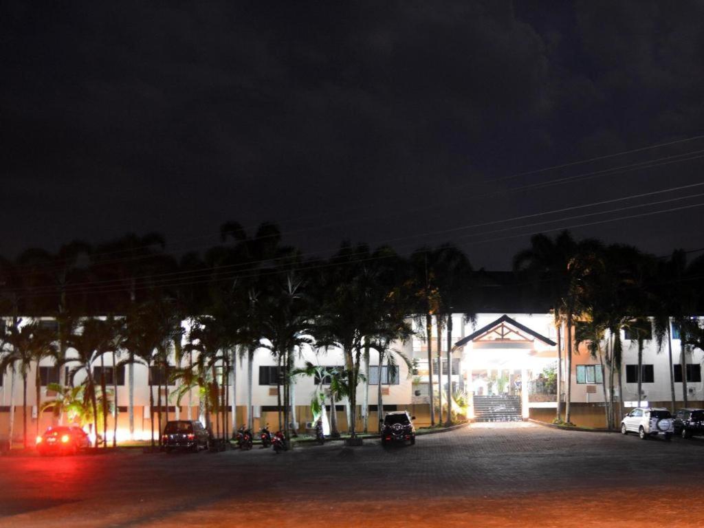 Augusta Pelabuhan Ratu Hotel Sukabumi Bagian luar foto