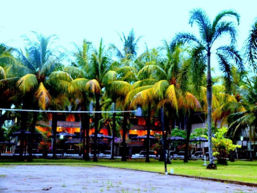 Augusta Pelabuhan Ratu Hotel Sukabumi Bagian luar foto