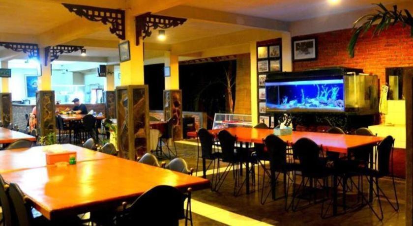 Augusta Pelabuhan Ratu Hotel Sukabumi Bagian luar foto