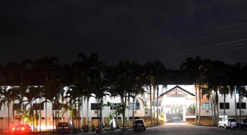 Augusta Pelabuhan Ratu Hotel Sukabumi Bagian luar foto