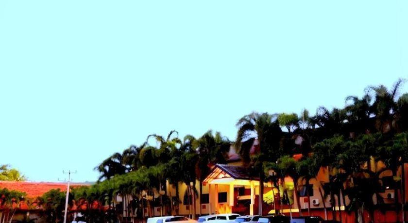Augusta Pelabuhan Ratu Hotel Sukabumi Bagian luar foto