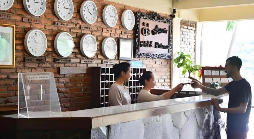 Augusta Pelabuhan Ratu Hotel Sukabumi Bagian luar foto